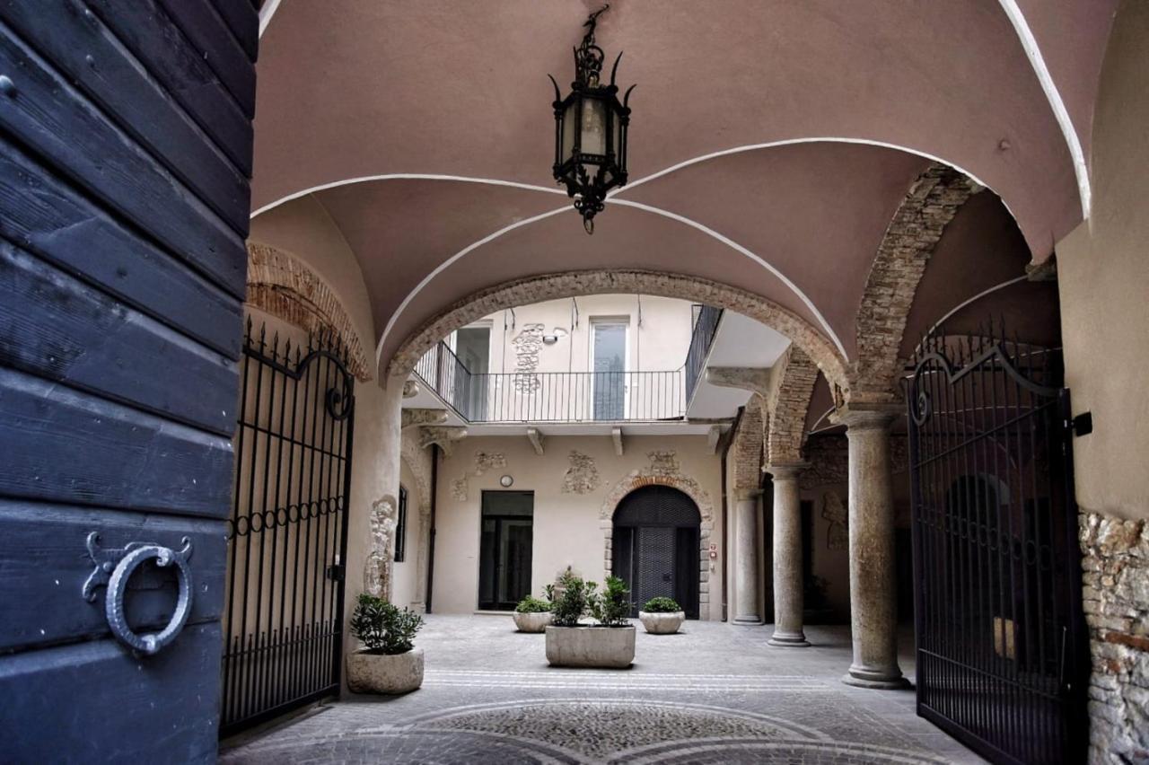 Corte Trento Desenzano del Garda Eksteriør bilde